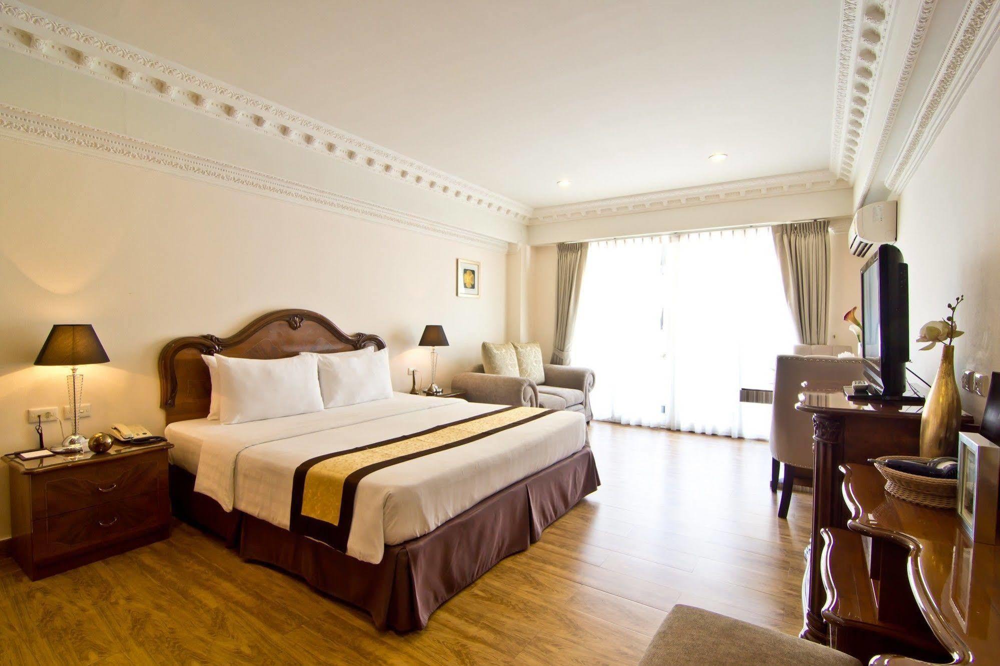 Lk Royal Suite Pattaya Exteriör bild